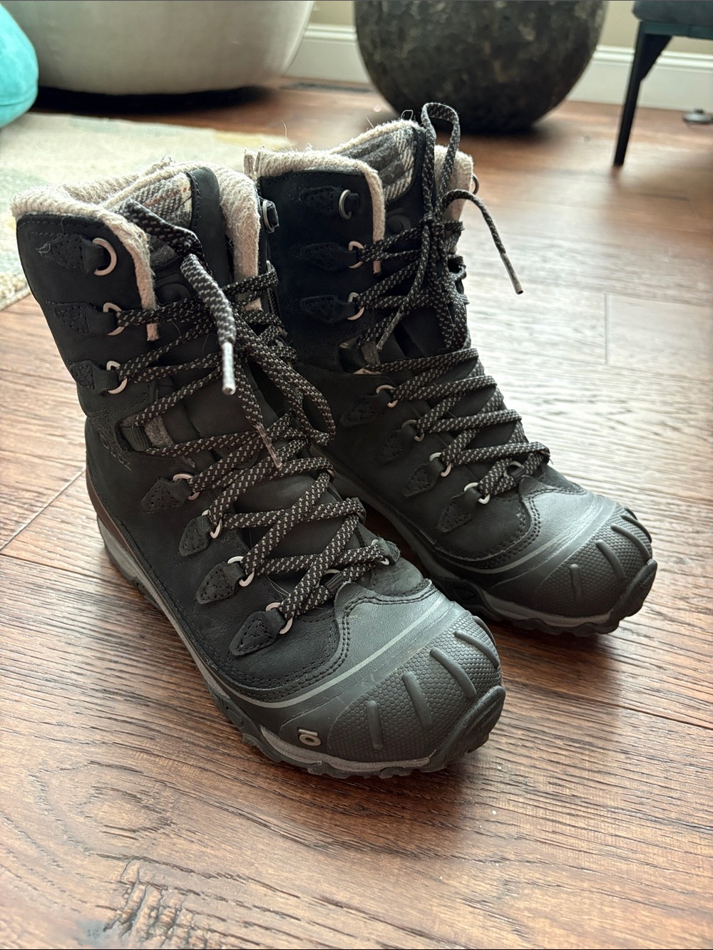 Oboz 3M Thinsulate Black Women's Winter Lace-Up Hiker Boots
